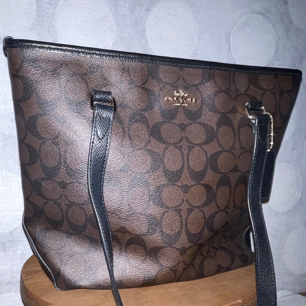 • Coach • shoulder bag